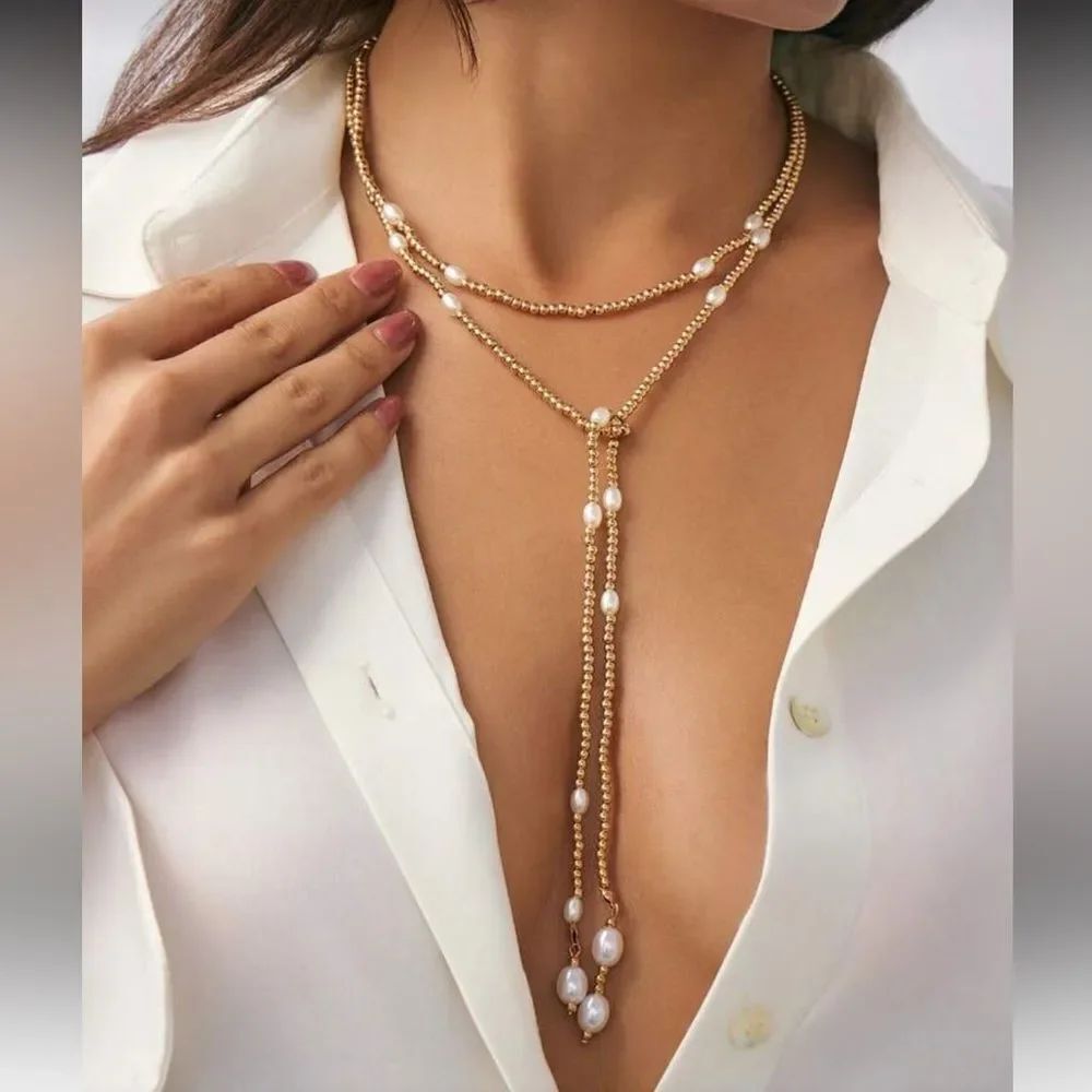 Elegant Gold and Pearl Necklace R190